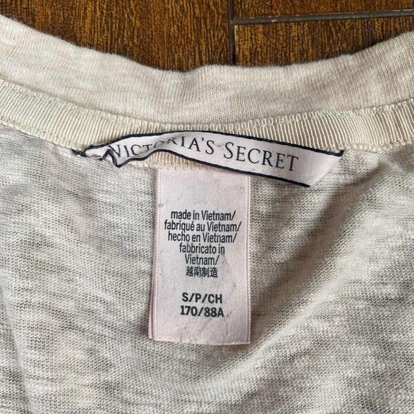 Victoria's Secret Cotton Blend Shimmers V-Neck Short Sleeve Tee Medium - Picture 3 of 5